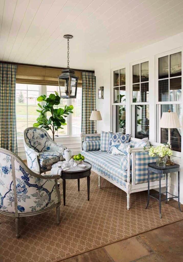 21 Beautiful and Inspiring Farmhouse Sunroom Decorating Ideas