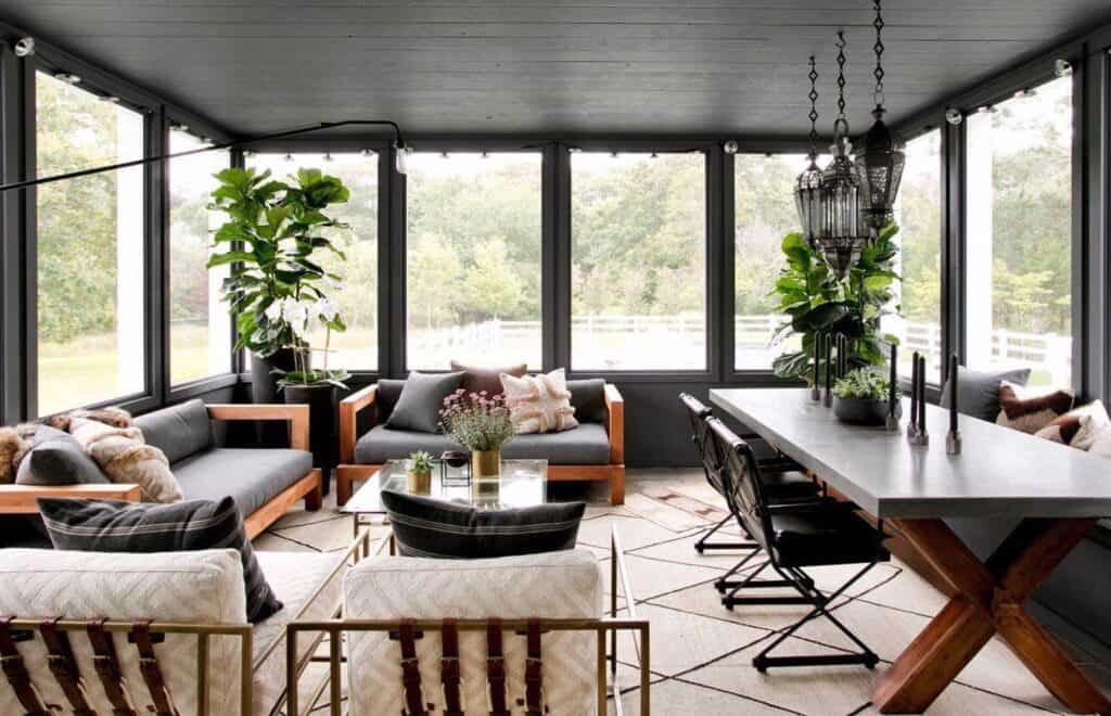 21 Beautiful and Inspiring Farmhouse Sunroom Decorating Ideas