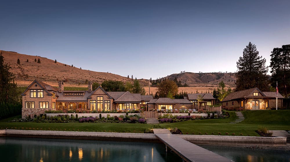 contemporary-lake-house-exterior