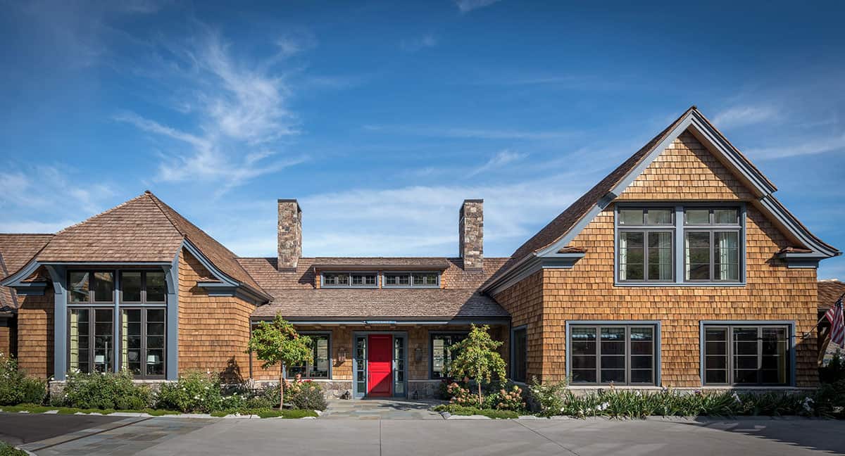 contemporary-lake-house-exterior