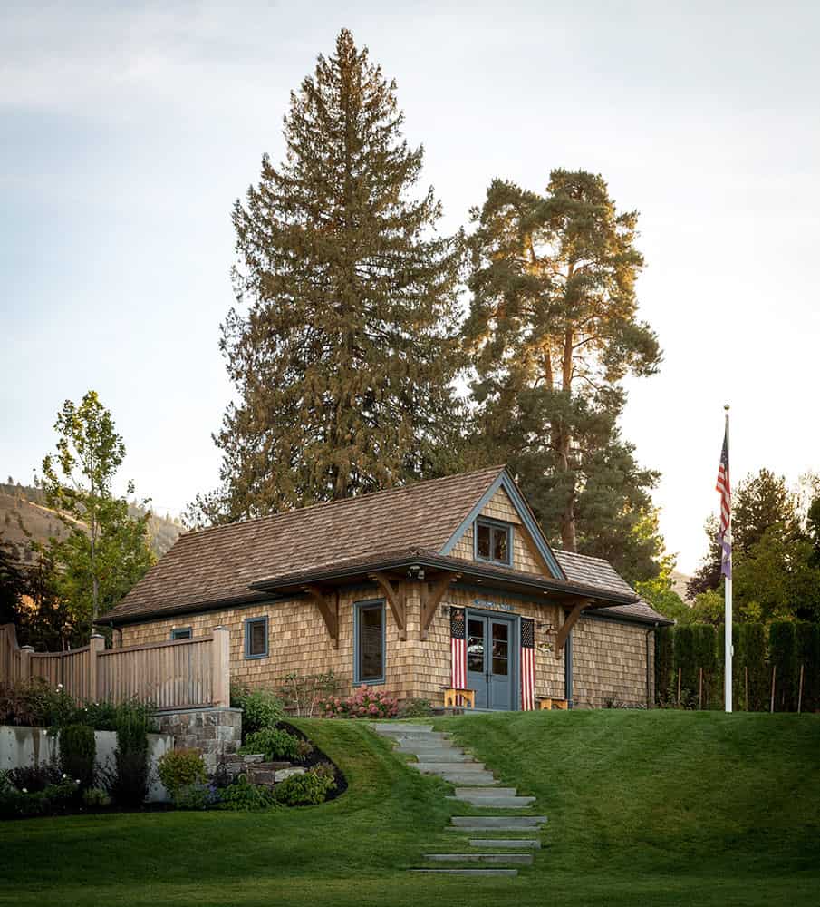 contemporary-lake-house-cabin