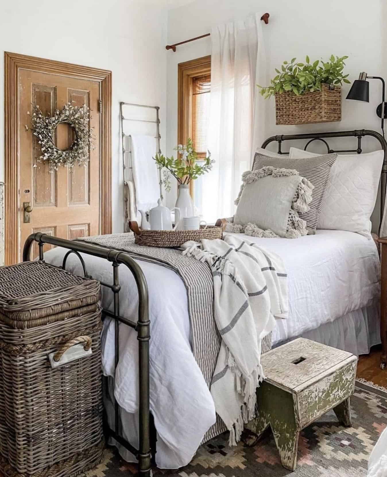 modern-farmhouse-style-bedroom