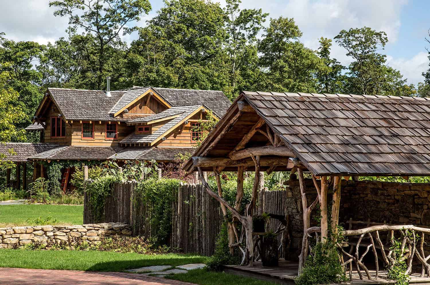 lake-camp-retreat-exterior