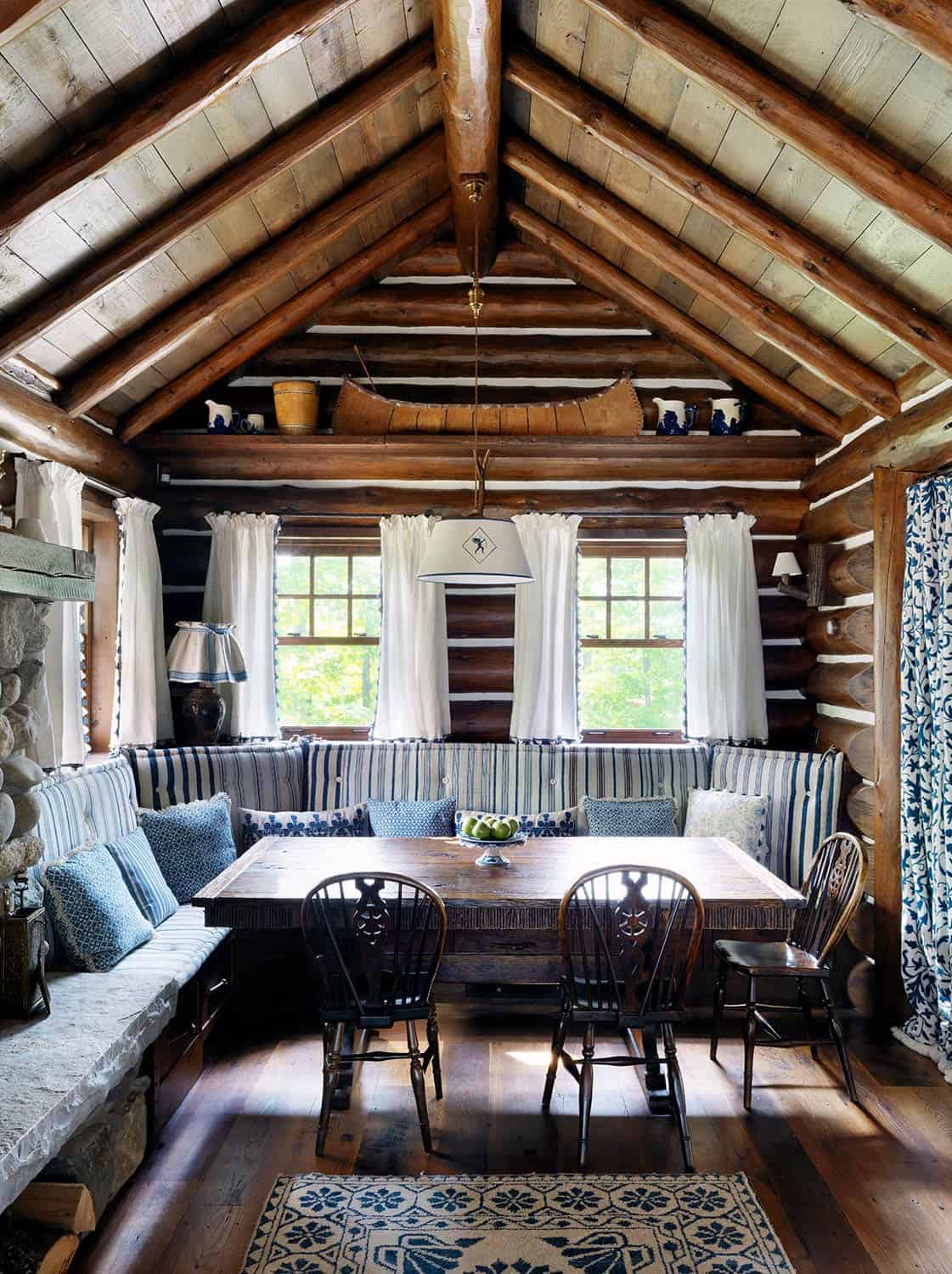 rustic-dining-nook