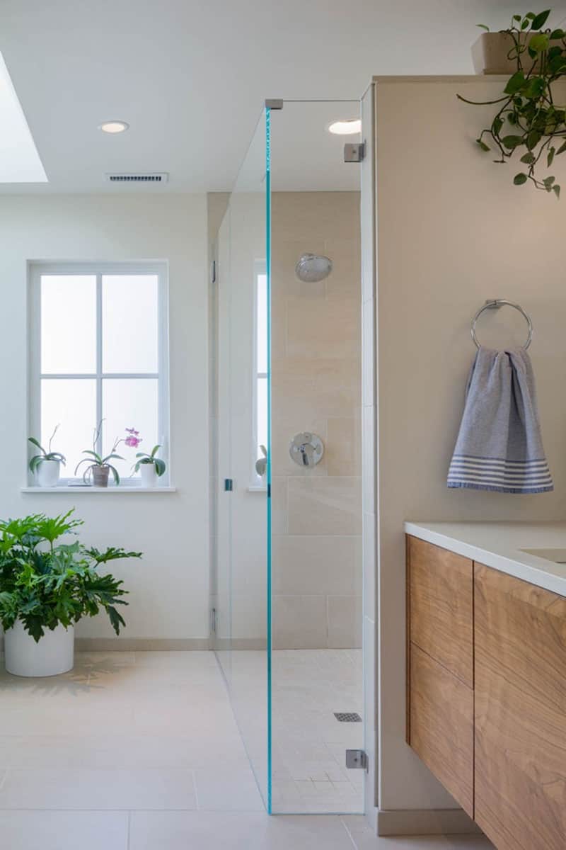urban-farmhouse-transitional-bathroom