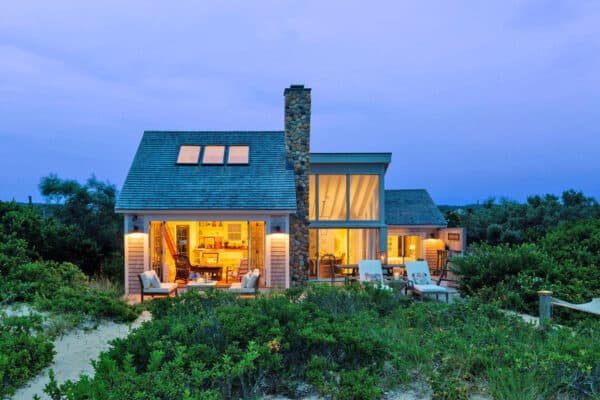 featured posts image for Contemporary beach shack provides a cozy getaway in Martha’s Vineyard