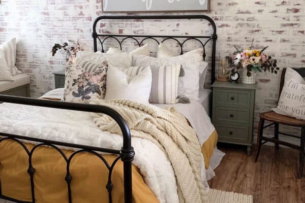 featured posts image for 19 Fabulous Bedroom Ideas With Cozy Farmhouse Fall Decor