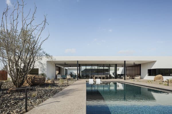 featured posts image for Modern minimalist house provides refreshing oasis in the Arizona desert