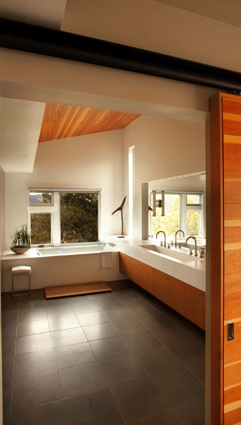 ranch-contemporary-bathroom