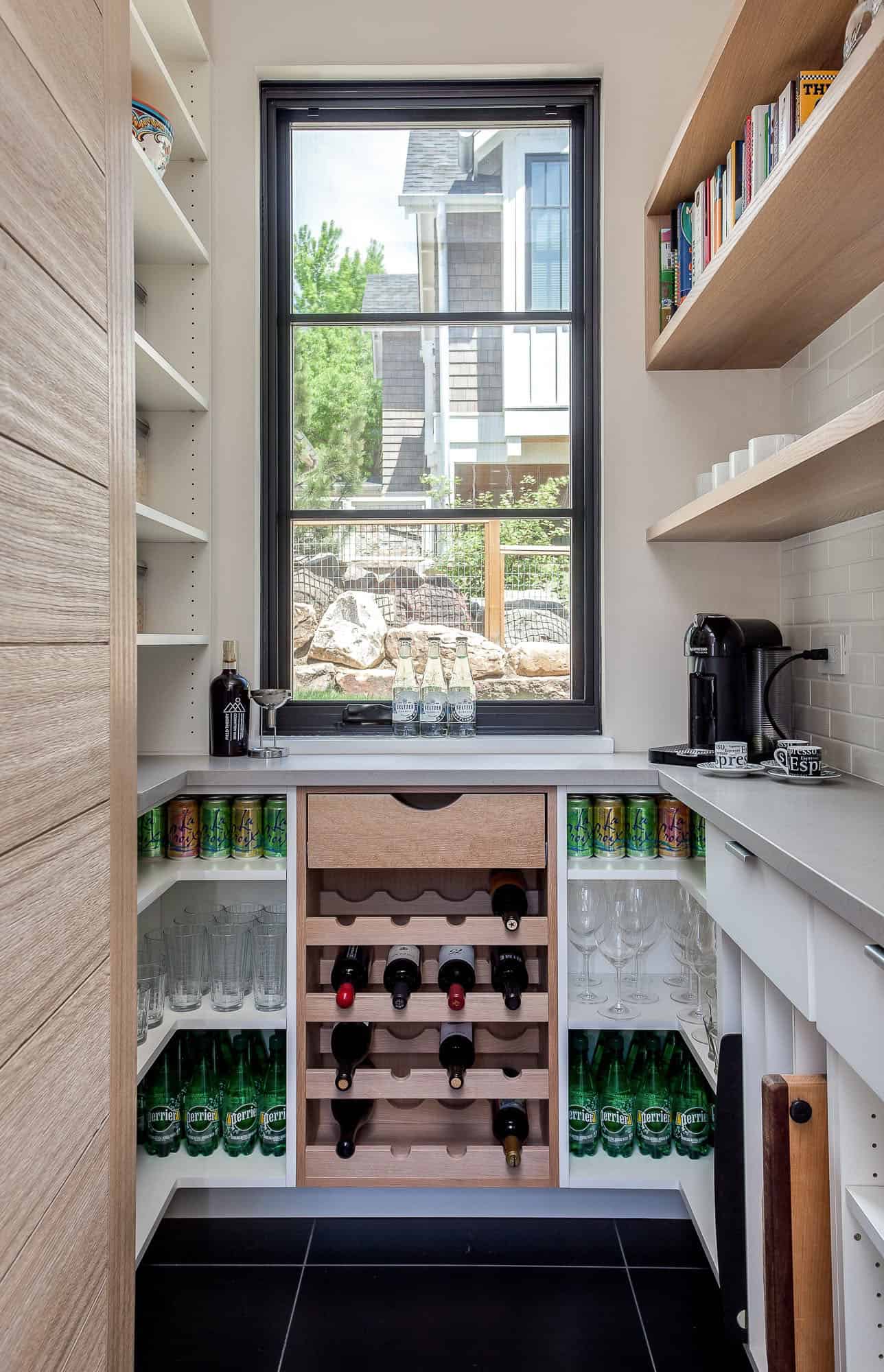 contemporary-kitchen-pantry