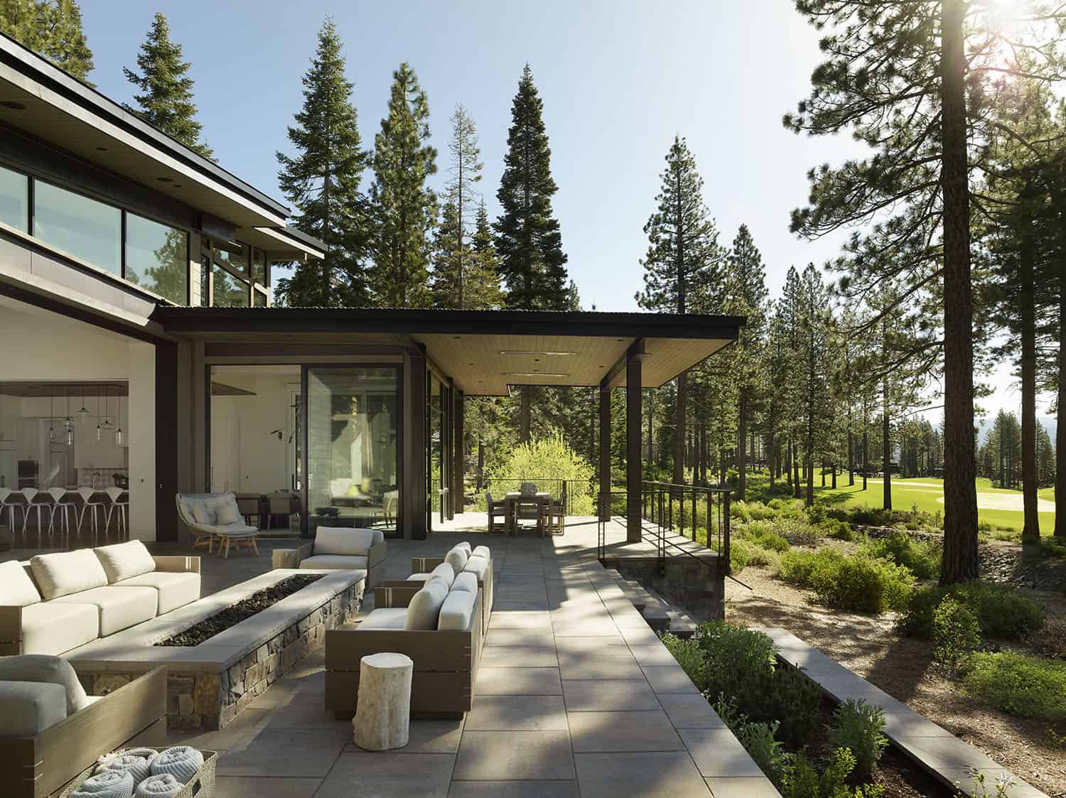 contemporary-mountain-home-patio