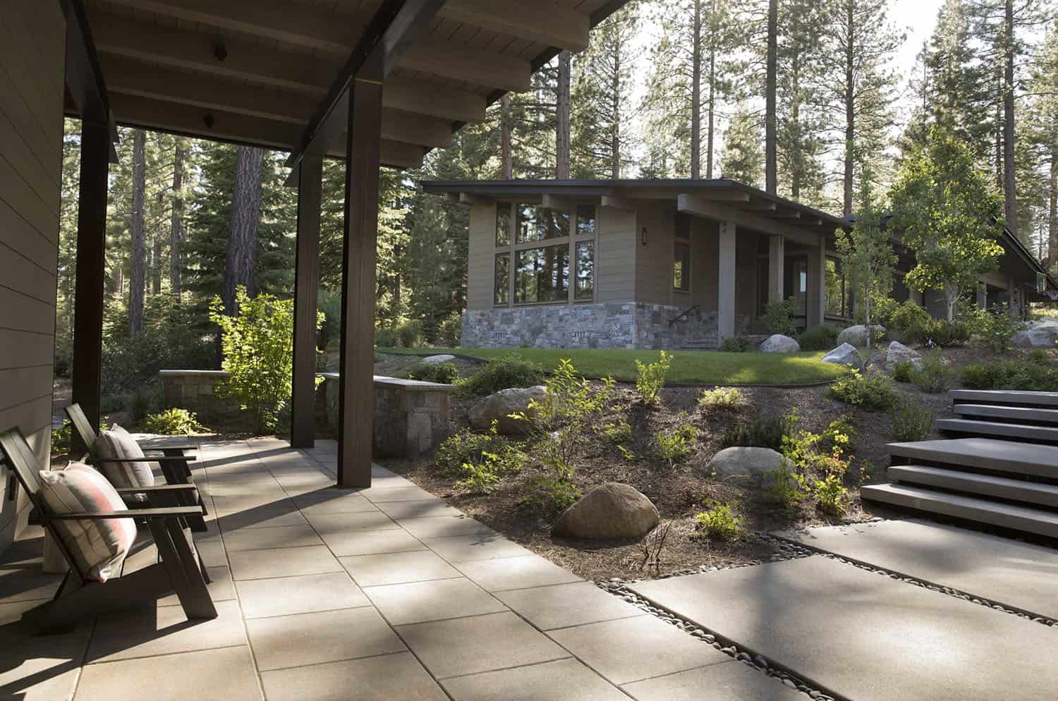 contemporary-mountain-home-patio