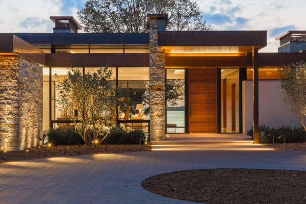 featured posts image for Modern yet inviting lake house captures picturesque views in Minnesota