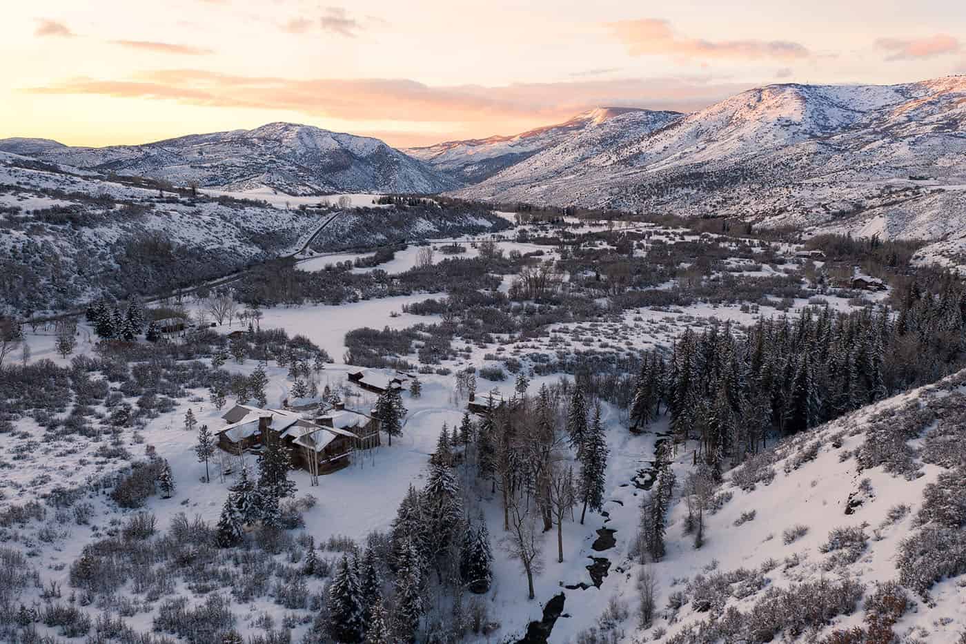 mountain-ranch-house-landscape