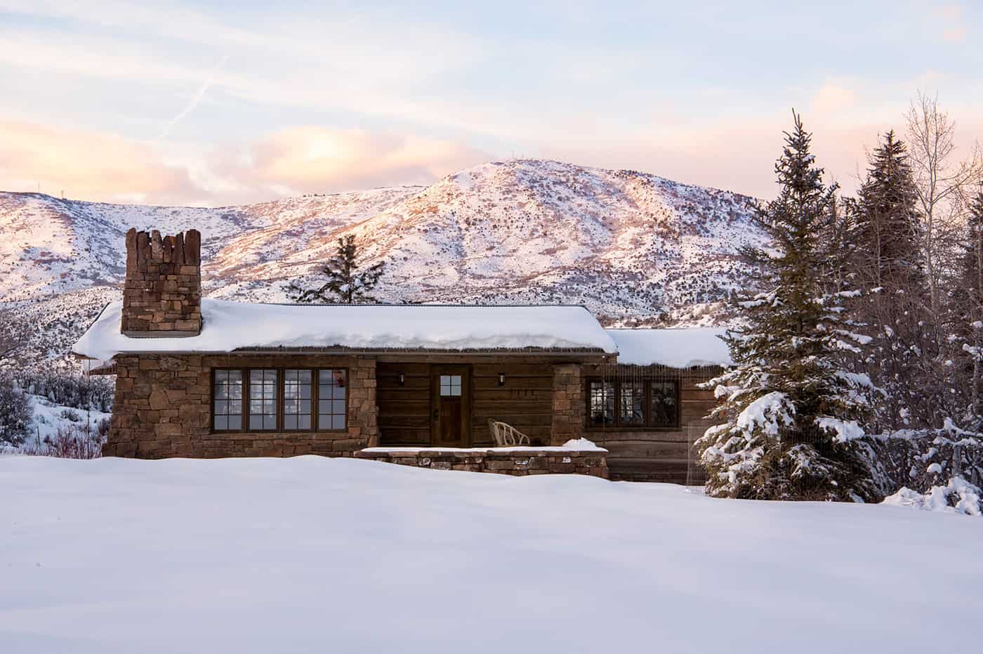 mountain-ranch-house-exterior