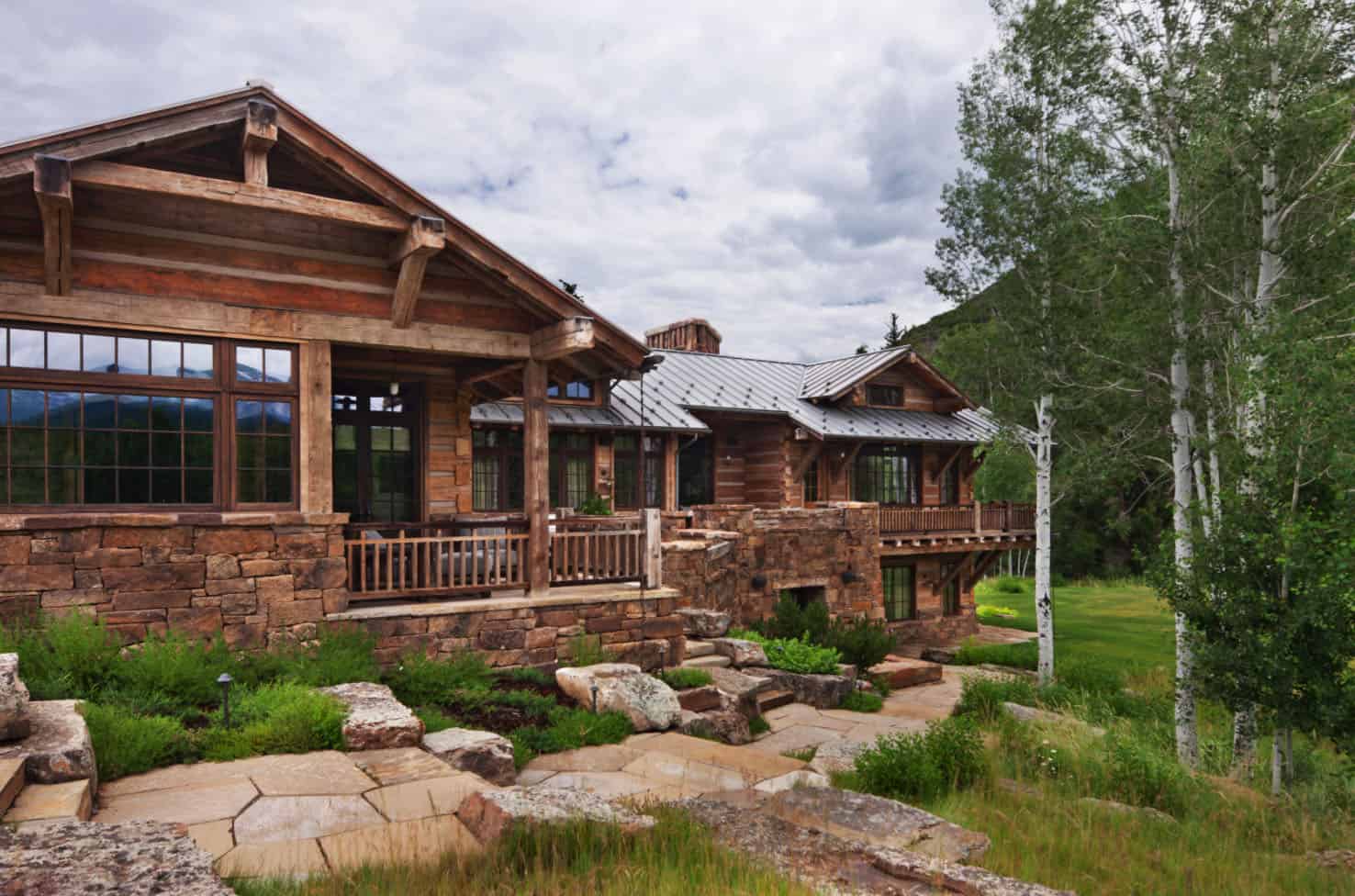 mountain-ranch-house-exterior