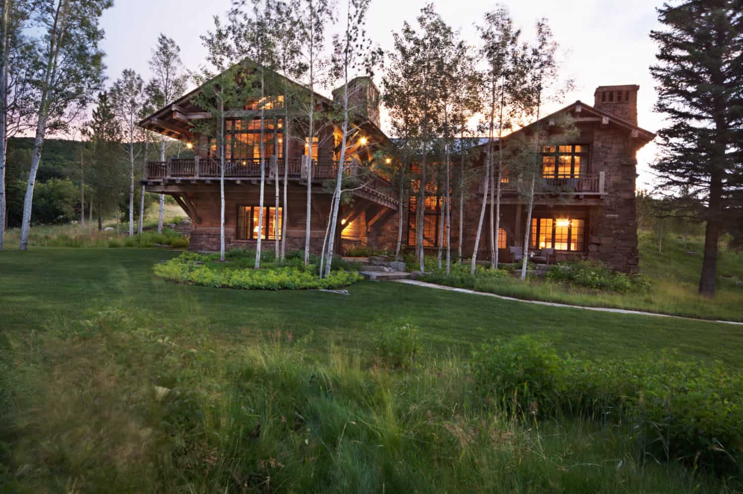 mountain-ranch-house-exterior