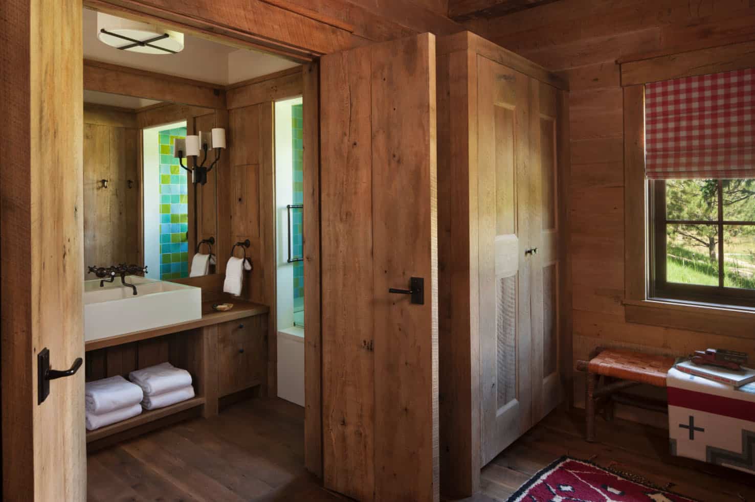 rustic-bathroom