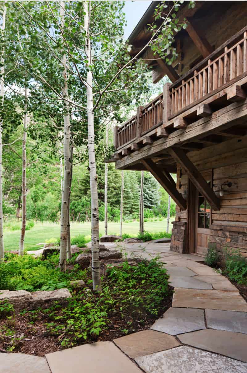 mountain-ranch-house-exterior
