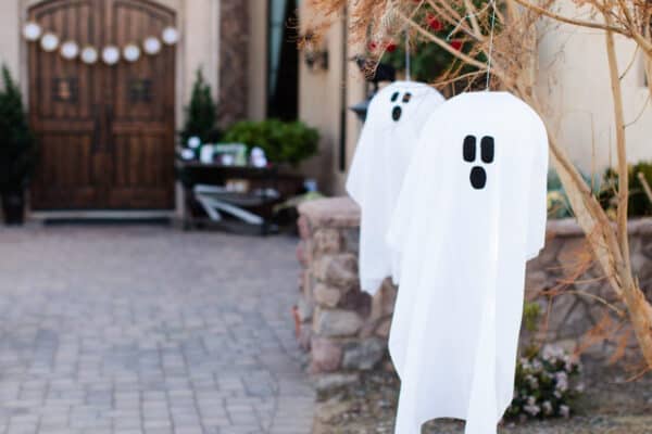 featured posts image for 23 Spooky Outdoor Halloween Decor Ideas Using Dollar Store Hacks