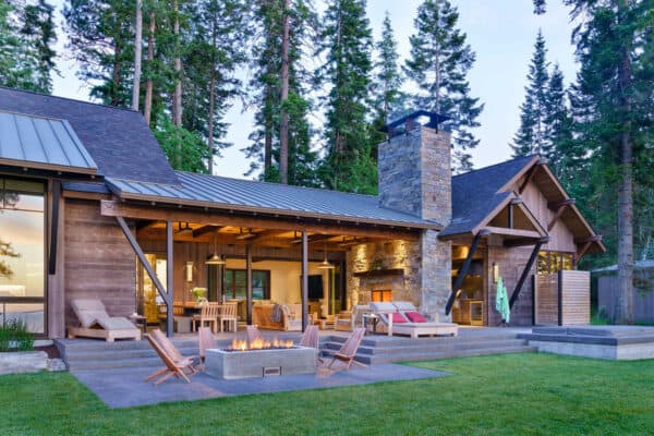 featured posts image for Lake house getaway in harmony with its woodland setting in Montana