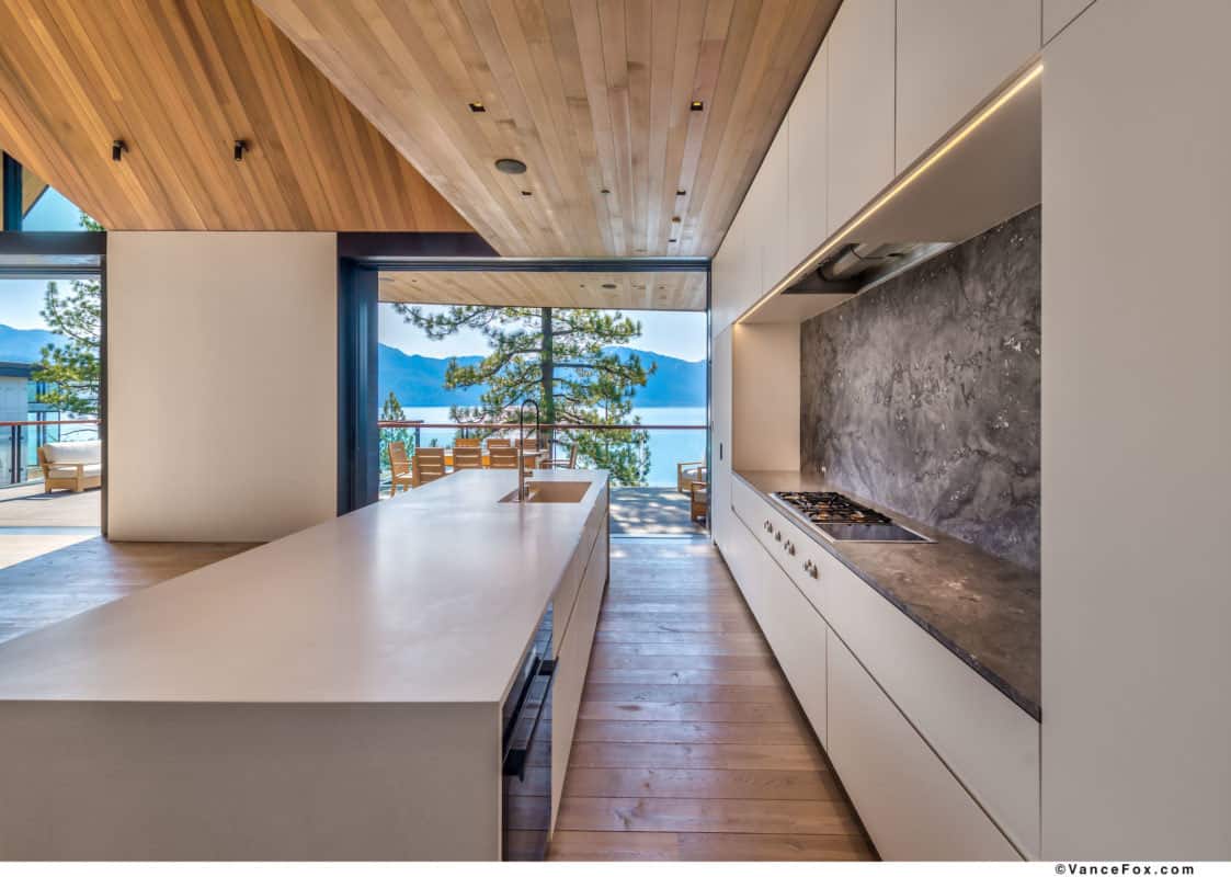 luxury-lakefront-mountain-kitchen