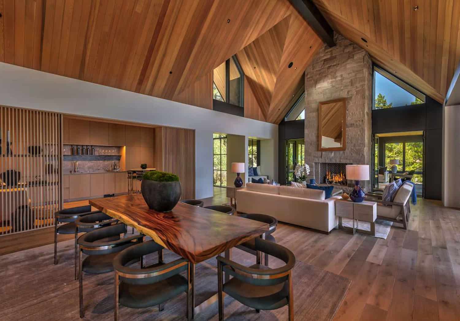 luxury-lakefront-mountain-dining-room