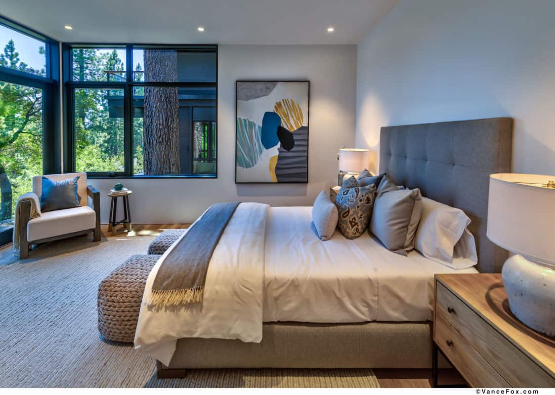 luxury-lakefront-mountain-bedroom