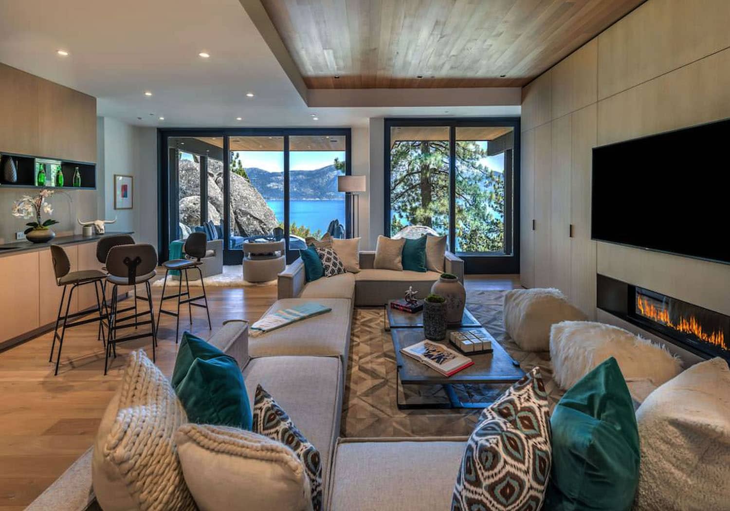 luxury-lakefront-mountain-family-room