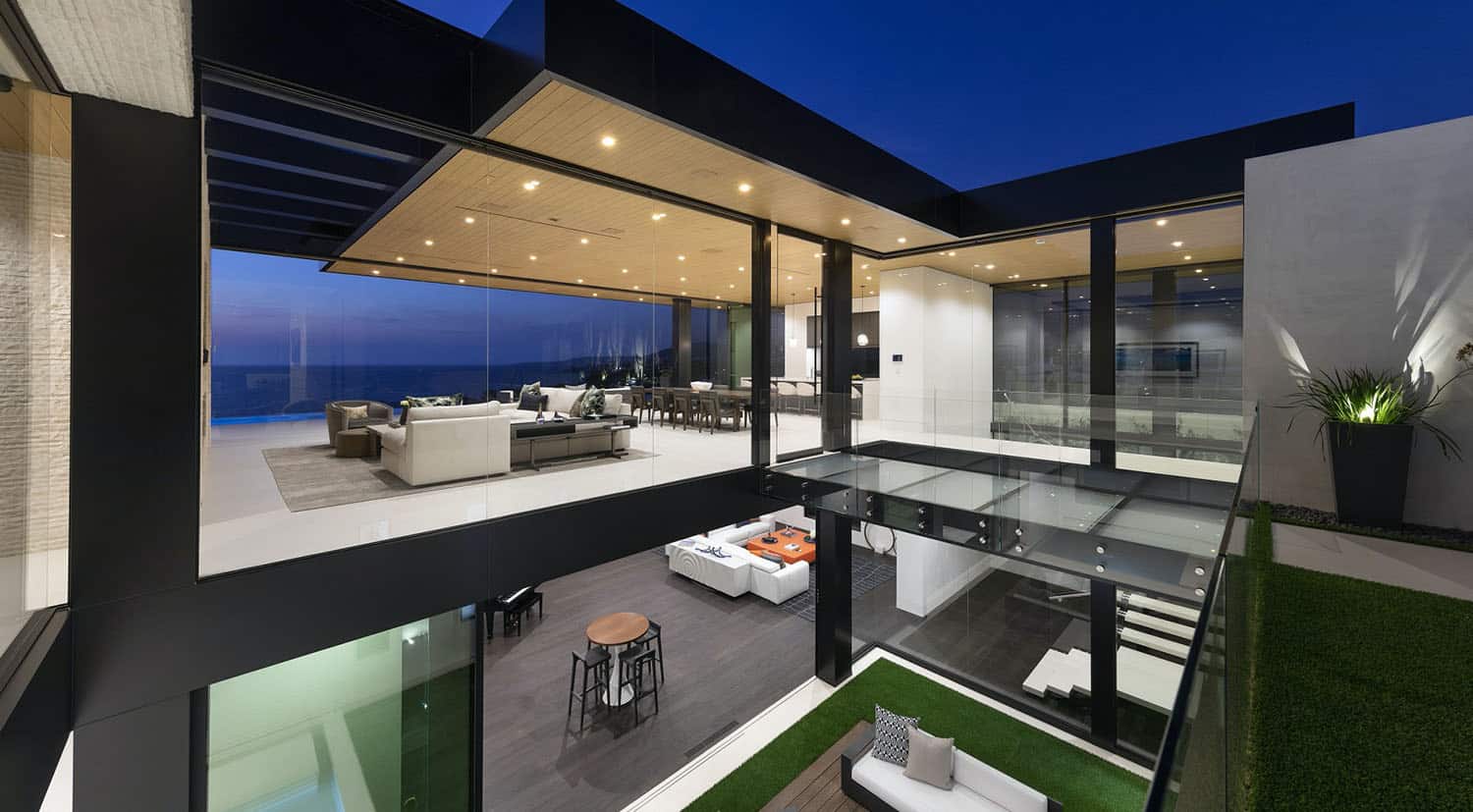 modern-beach-house-courtyard