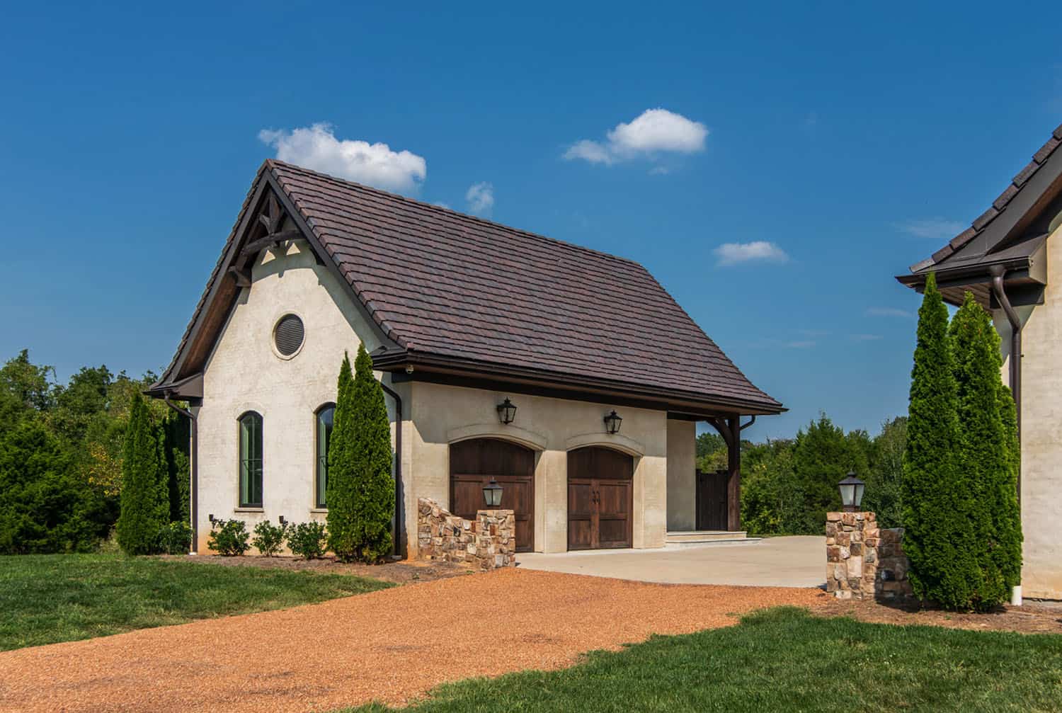 traditional-home-garage