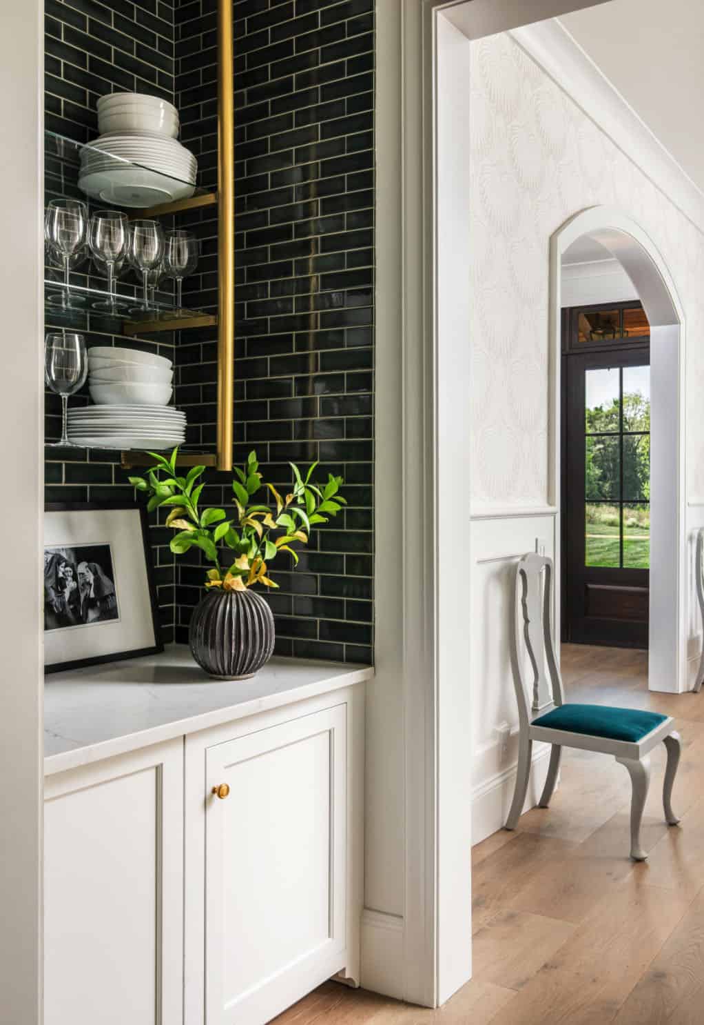 traditional-home-bar