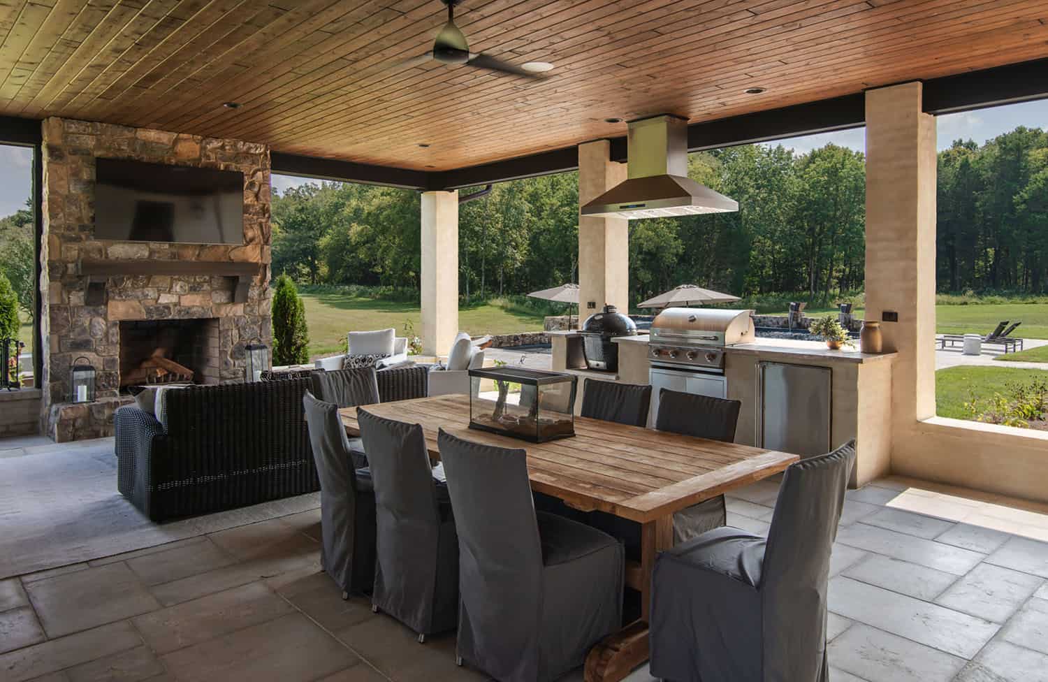 custom-home-traditional-porch