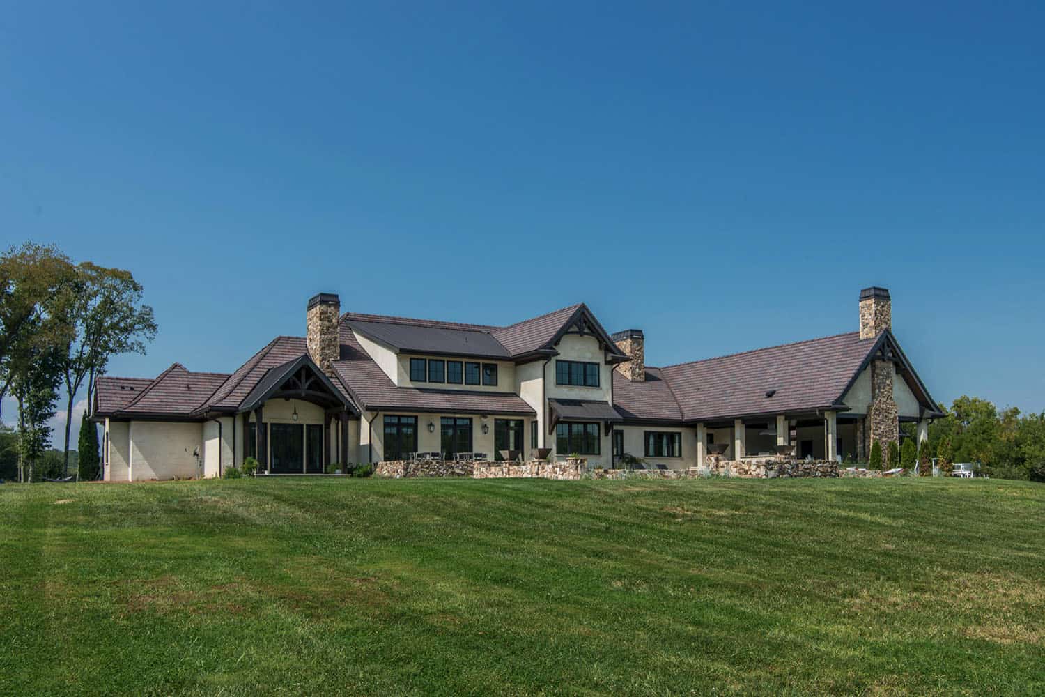 custom-home-traditional-exterior