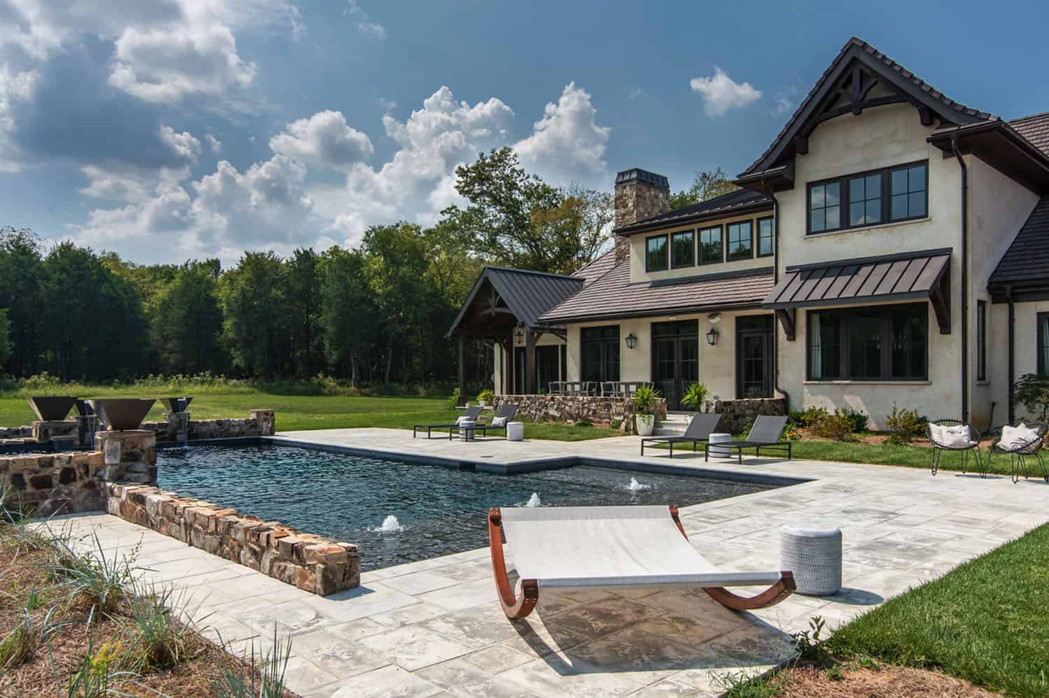 custom-home-traditional-pool