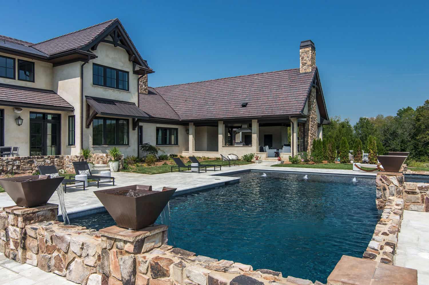 custom-home-traditional-pool
