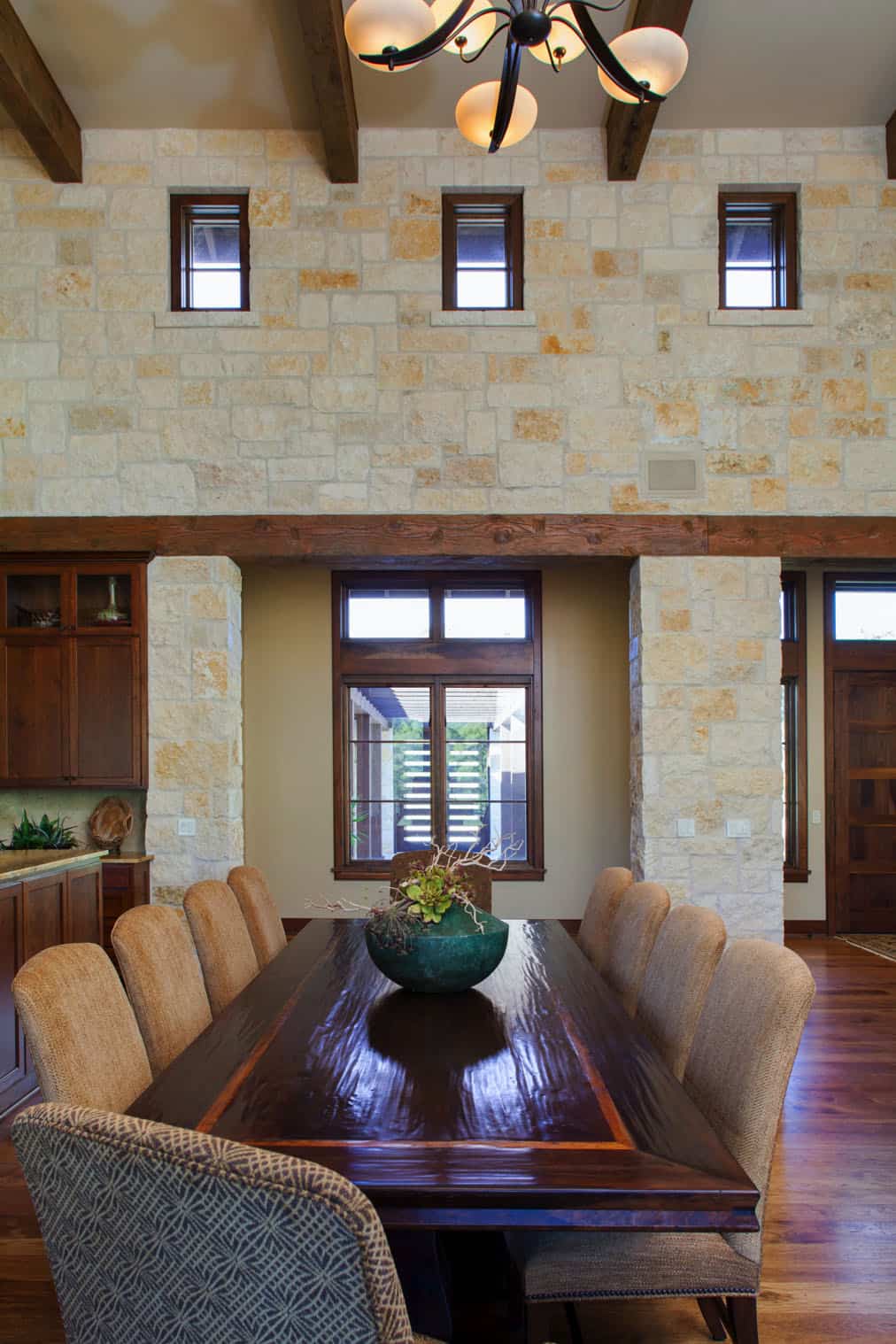 rustic-dining-room