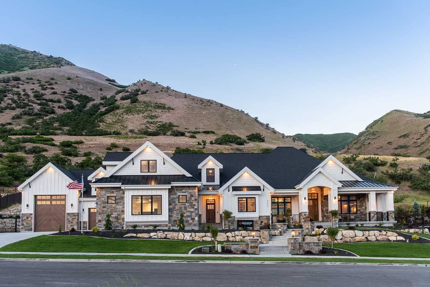 modern-farmhouse-style-exterior