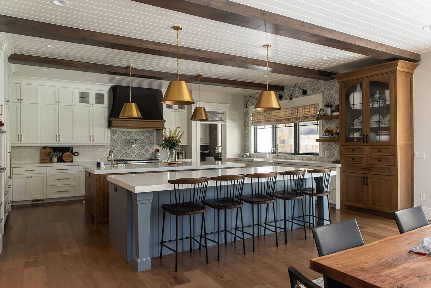 modern-farmhouse-style-kitchen