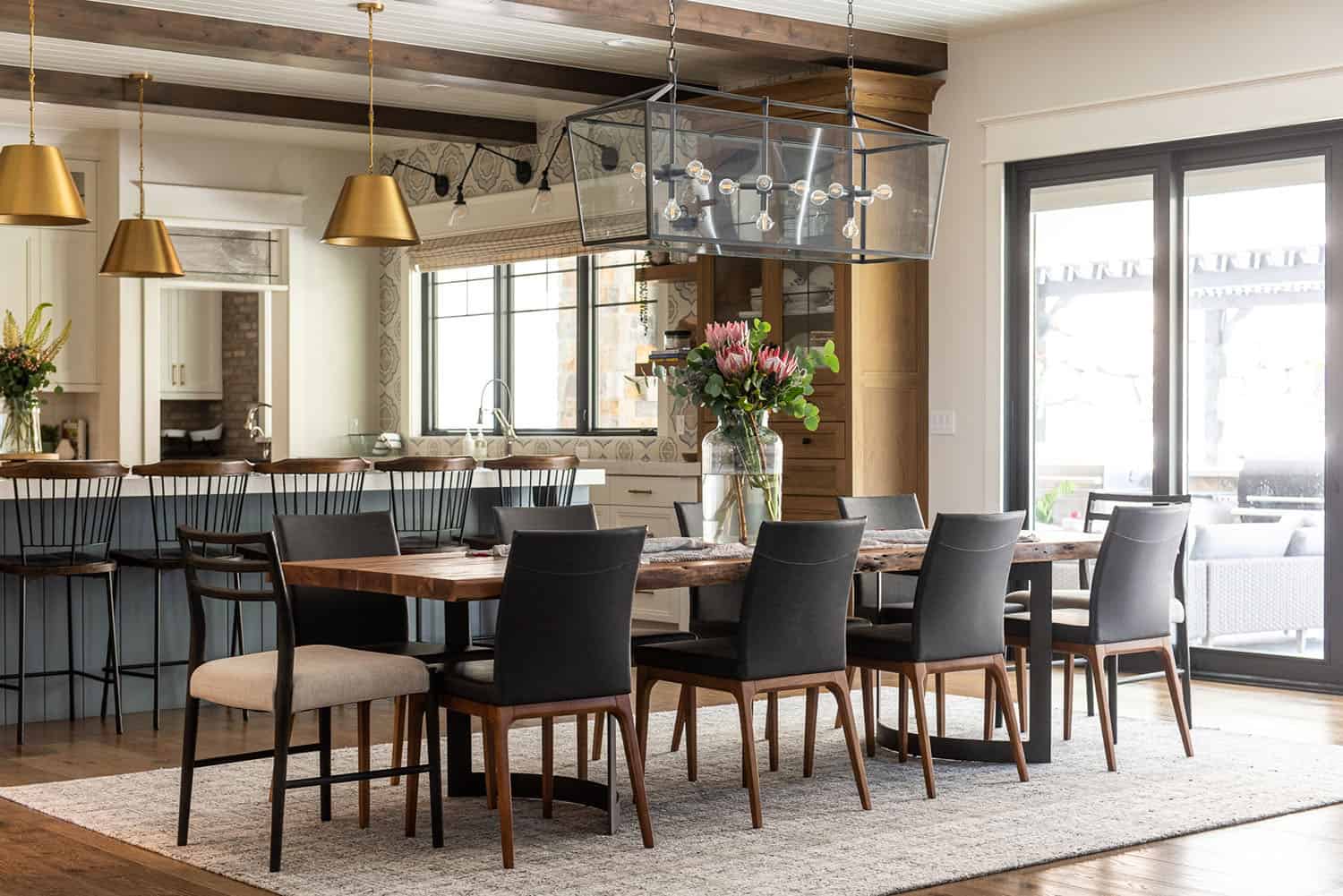 modern-farmhouse-style-dining-room