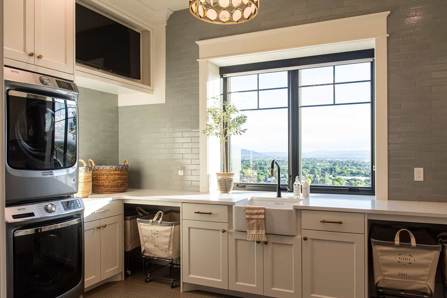 modern-farmhouse-style-laundry-room