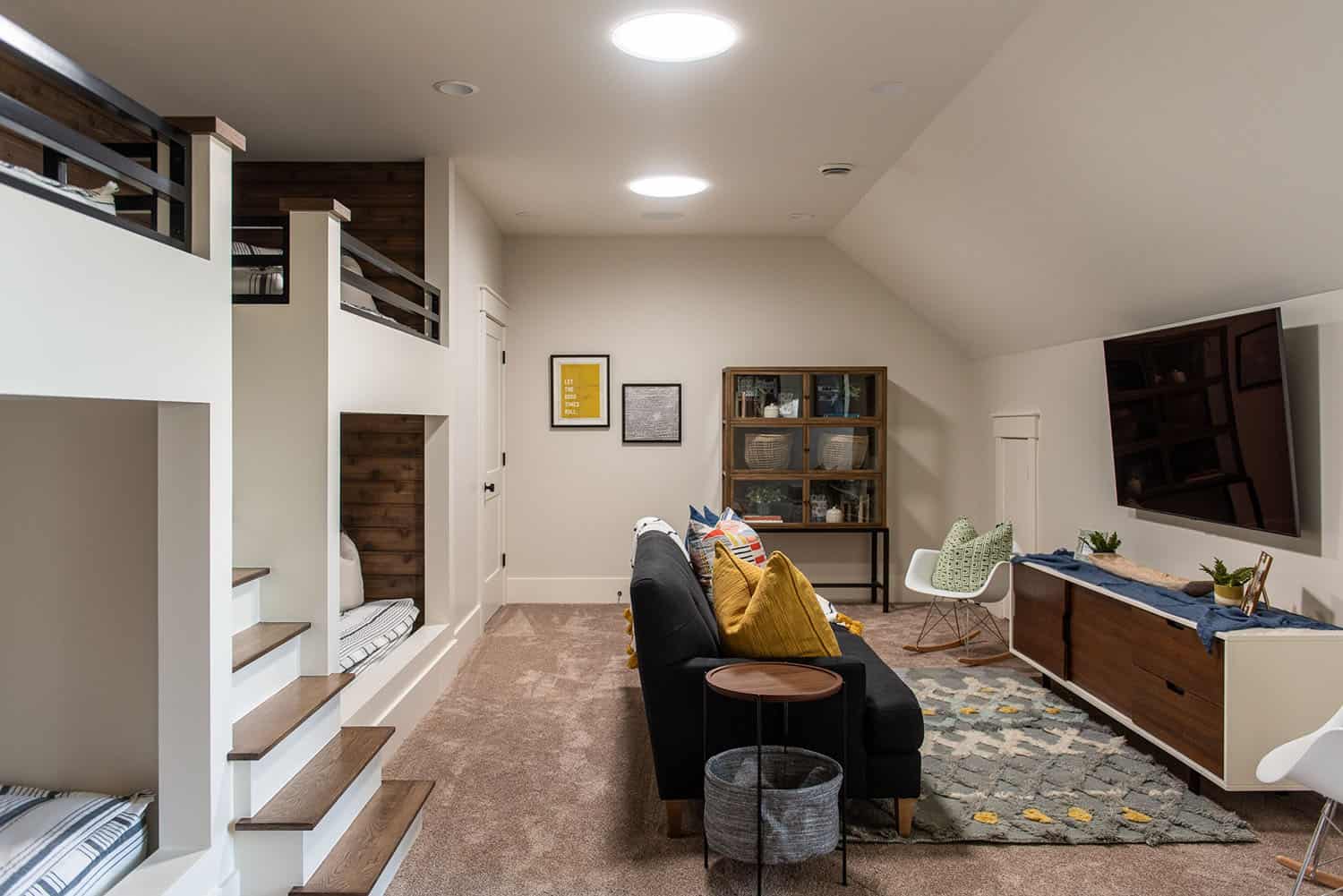 modern-farmhouse-style-bunk-bedroom