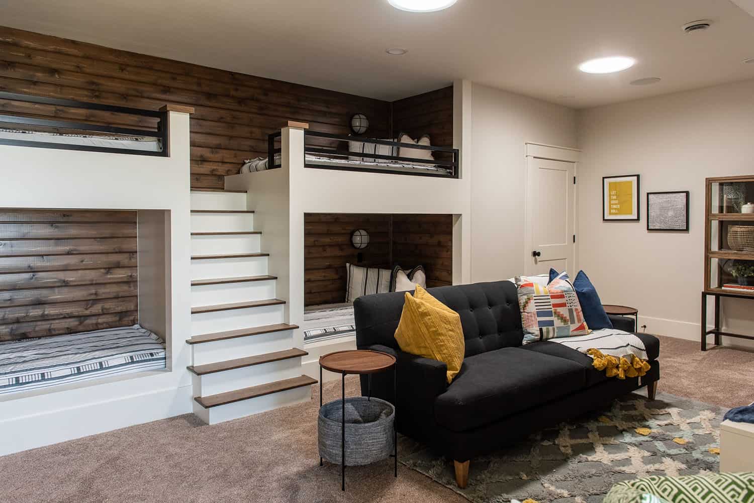 modern-farmhouse-style-bunk-bedroom