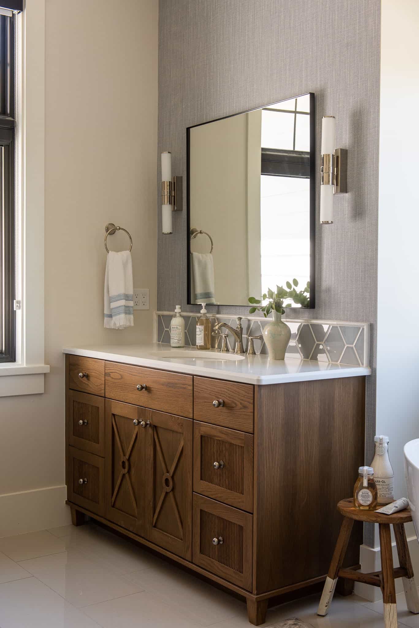 modern-farmhouse-style-bathroom-vanity