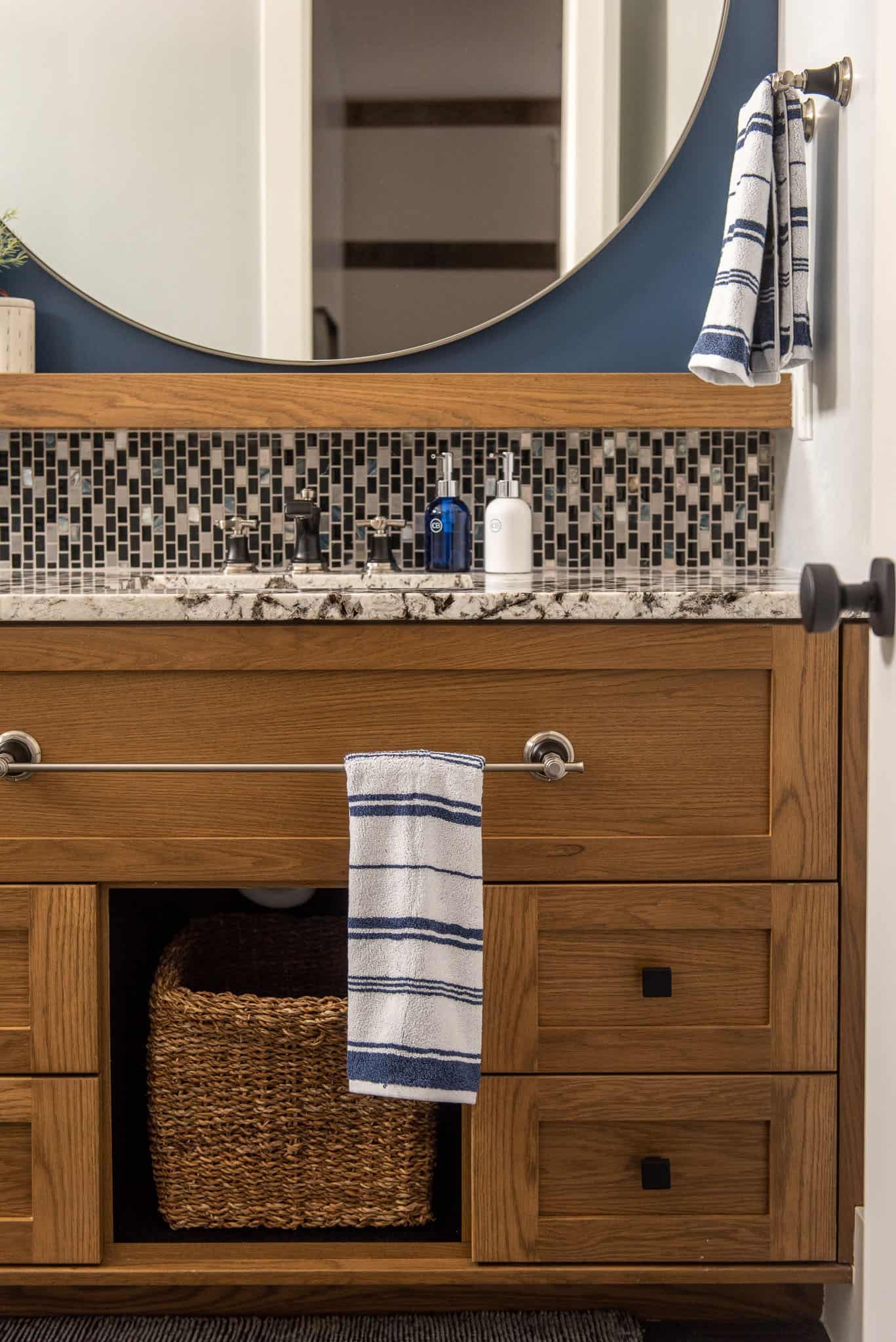 modern-farmhouse-style-bathroom-vanity