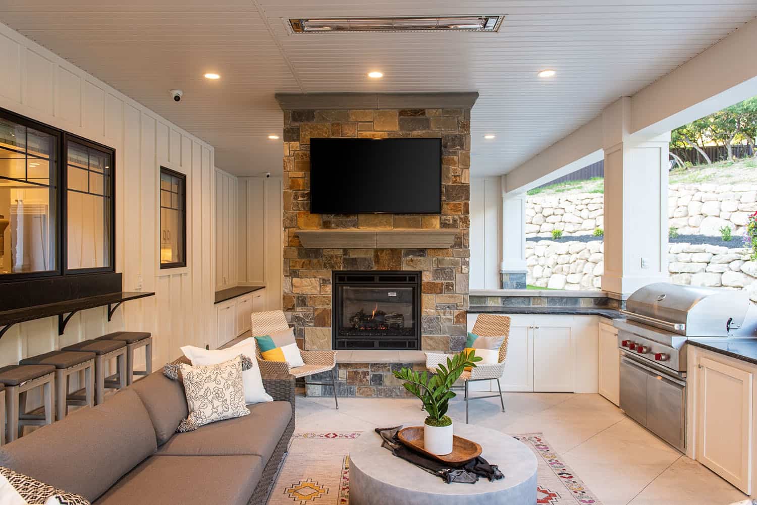 modern-farmhouse-style-covered-patio