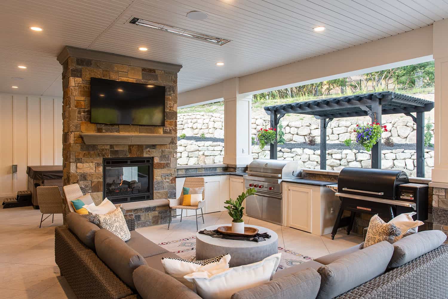 modern-farmhouse-style-covered-patio
