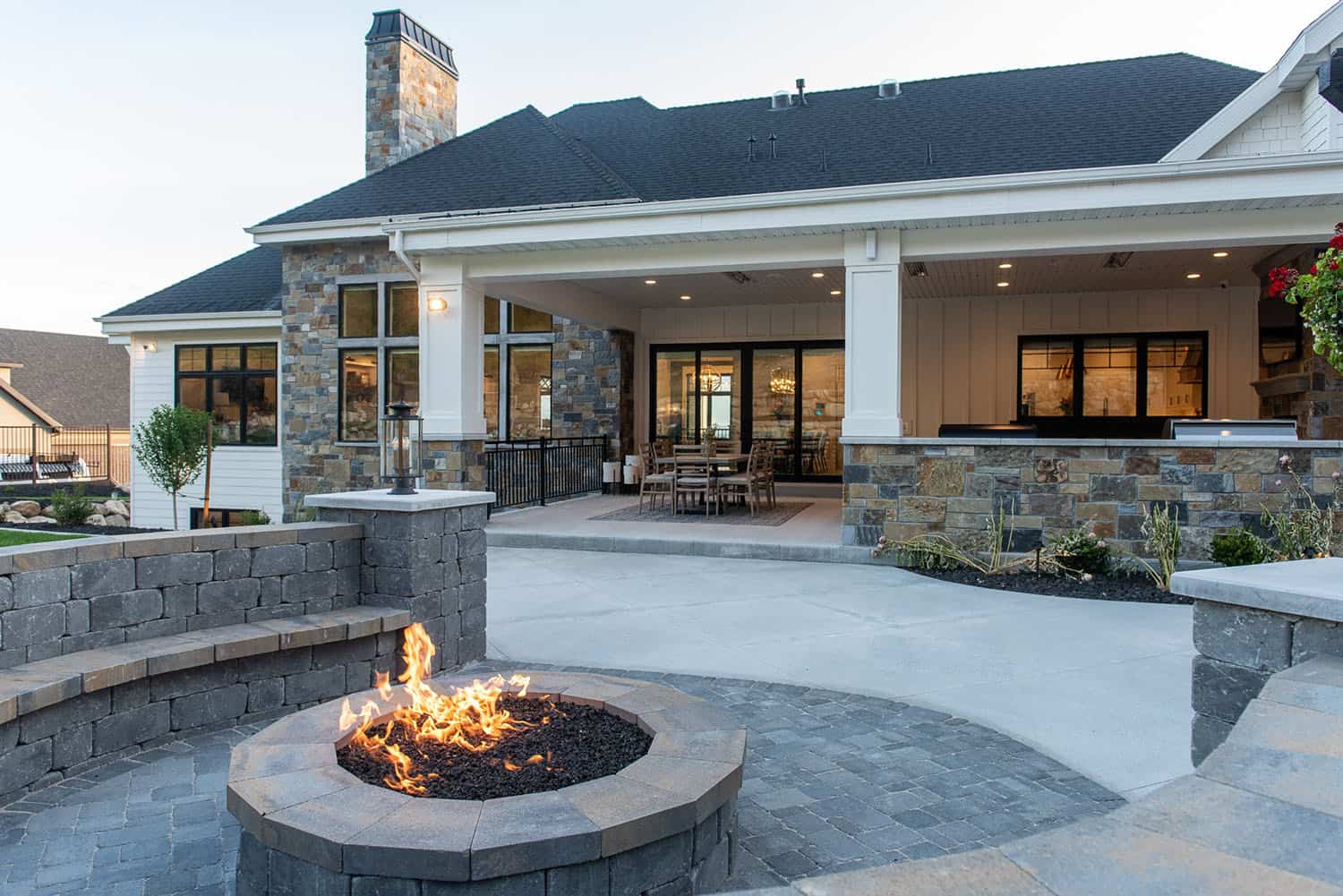 modern-farmhouse-style-patio-fire-pit