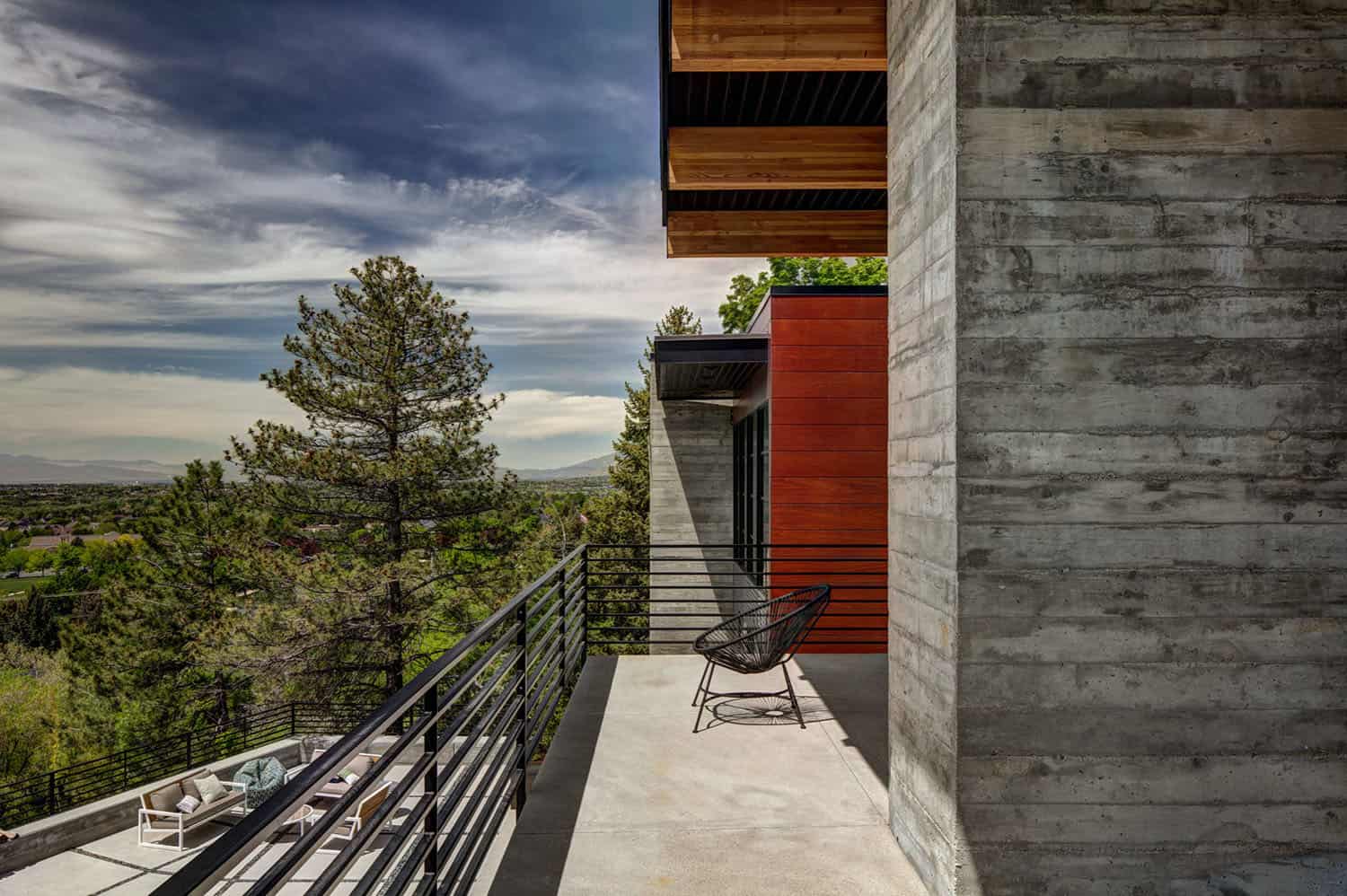 residence-midcentury-balcony