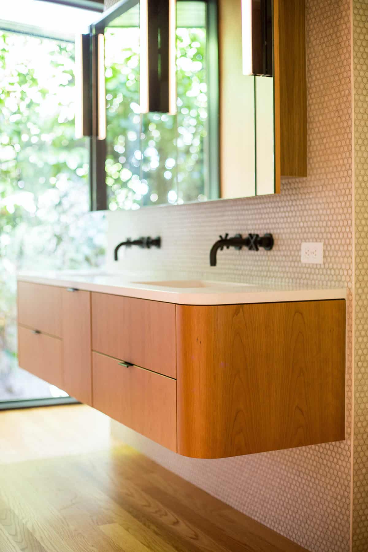 midcentury-modern-bathroom